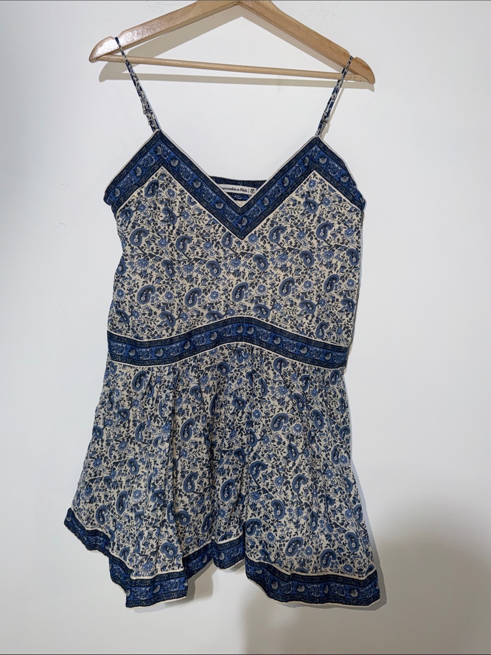Abercrombie and Fitch paisley blue and cream romper size medium petite